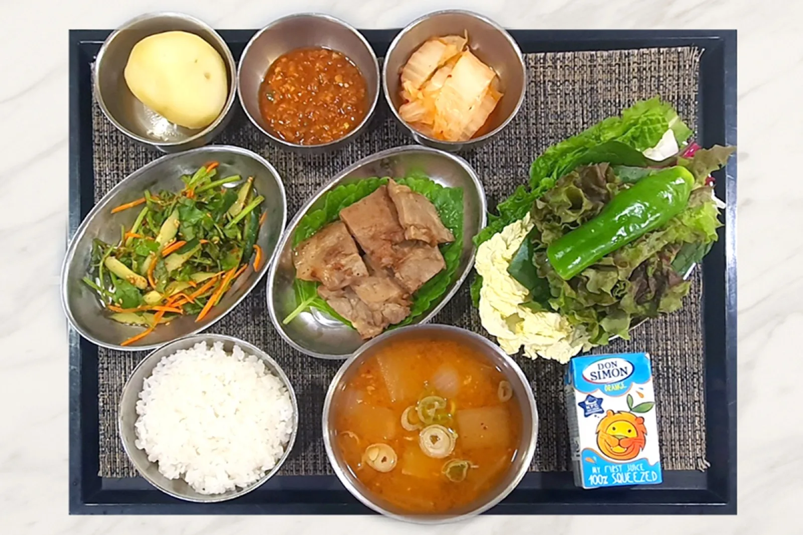 수육과 쌈채소, 흰쌀밥과 된장찌개를 낸 치료식 · 리움한방병원 종로 식단